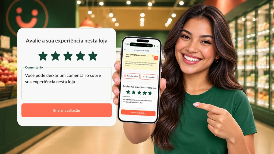 Cliente mostrando no celular a tela de avaliação da loja, com cinco estrelas e campo de comentário