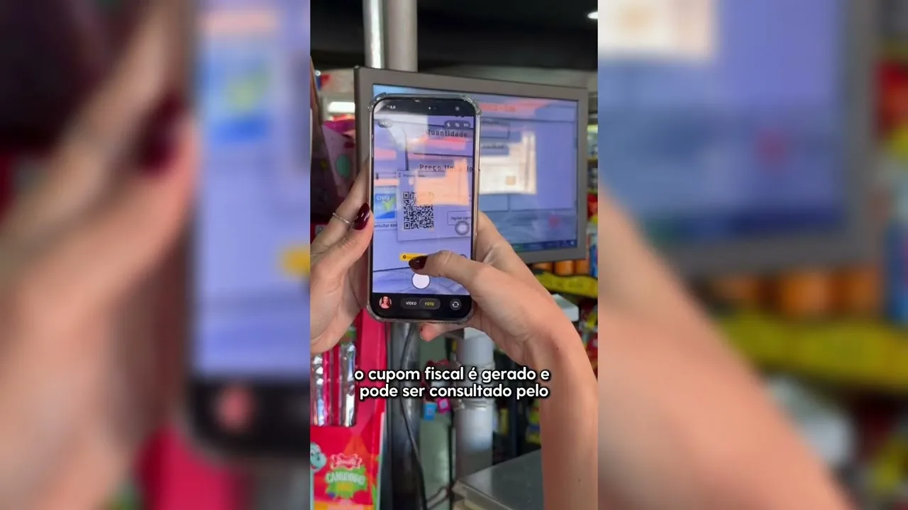 Vídeo: cliente lendo o QR Code do cupom na tela do caixa